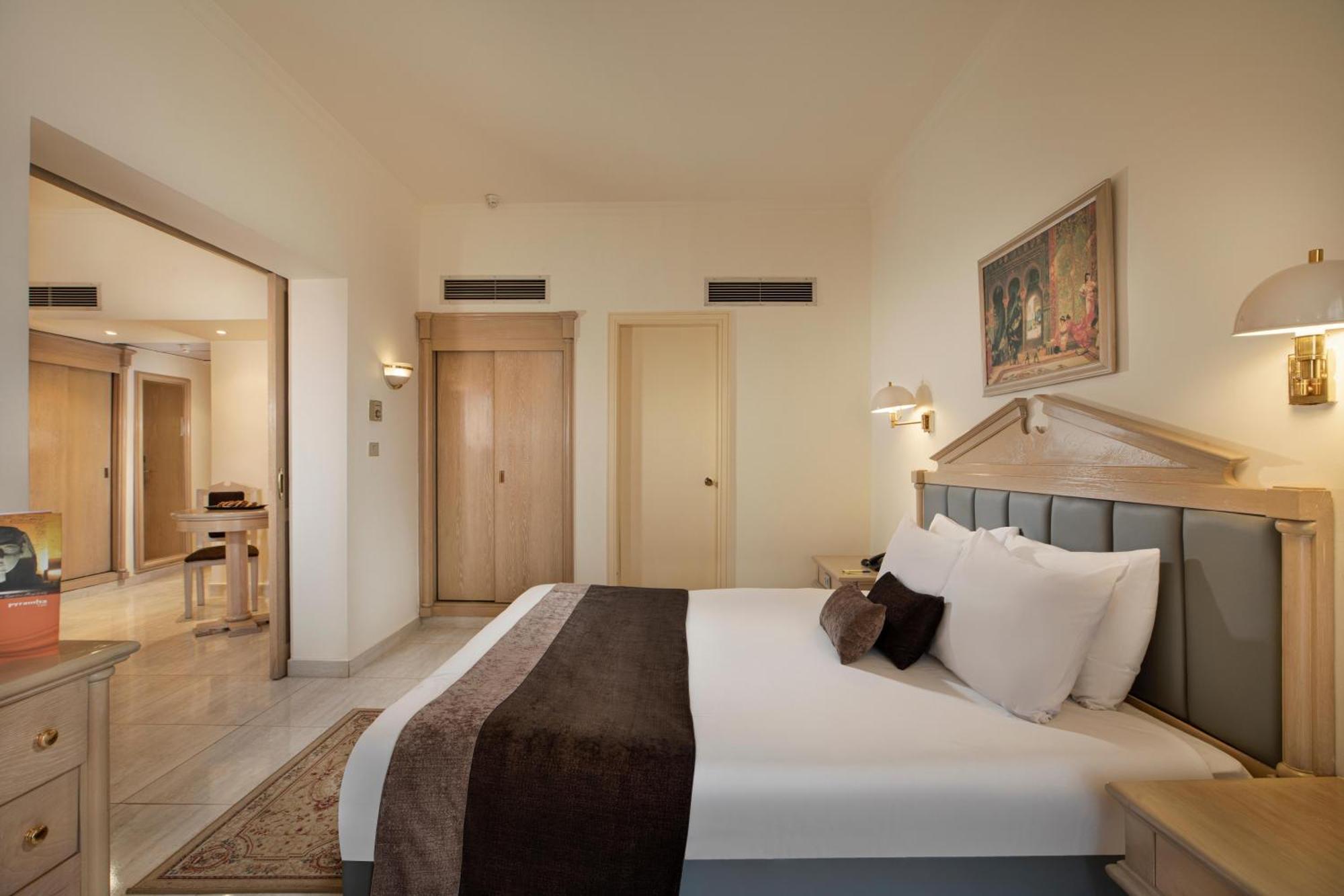 Pyramisa Hotel Luxor Eksteriør billede