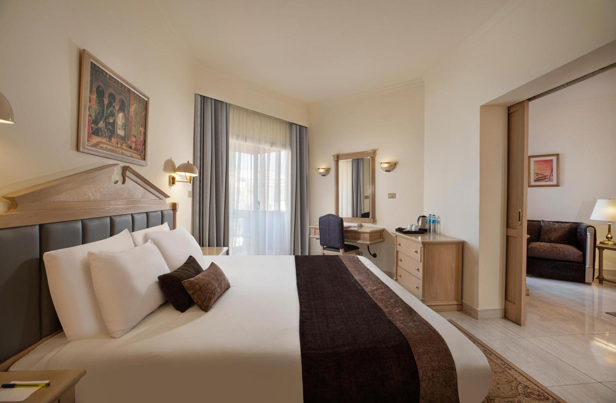 Pyramisa Hotel Luxor Eksteriør billede