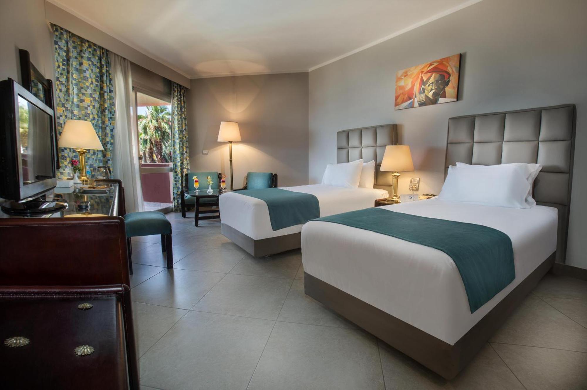 Pyramisa Hotel Luxor Eksteriør billede
